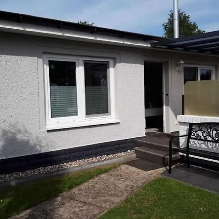 In Mit Terrasse Und Garten *