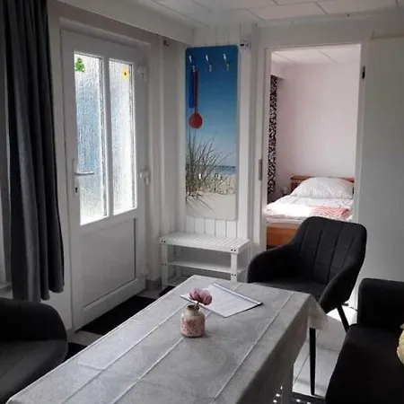 In Mit Terrasse Und Garten *