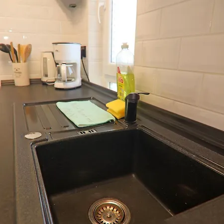 度假居 In Mit Terrasse Und Garten *