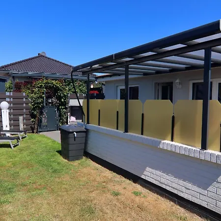 In Mit Terrasse Und Garten