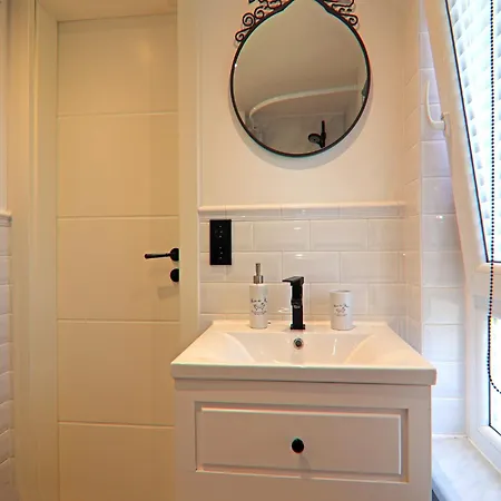 度假居 In Mit Terrasse Und Garten