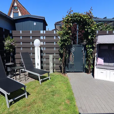 In Mit Terrasse Und Garten