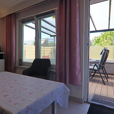 Serene In With Garden Holiday home
