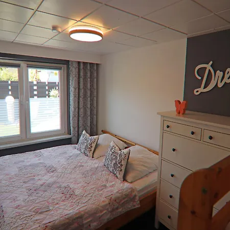 In Mit Terrasse Und Garten