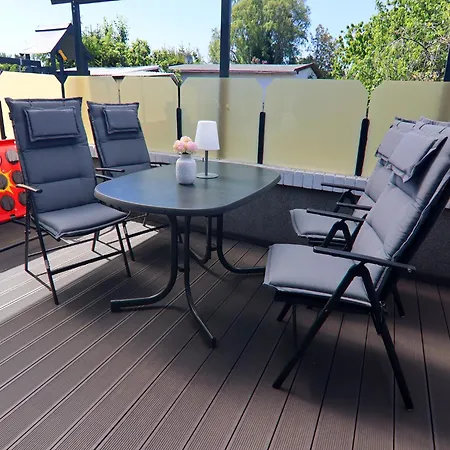 度假居 In Mit Terrasse Und Garten *