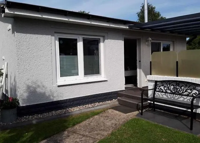 In Mit Terrasse Und Garten *