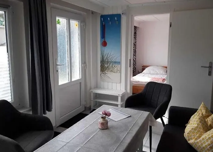 In Mit Terrasse Und Garten *