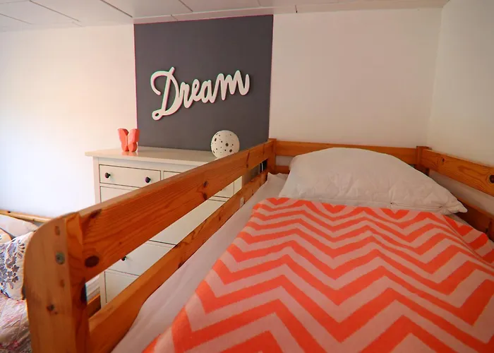 In Mit Terrasse Und Garten