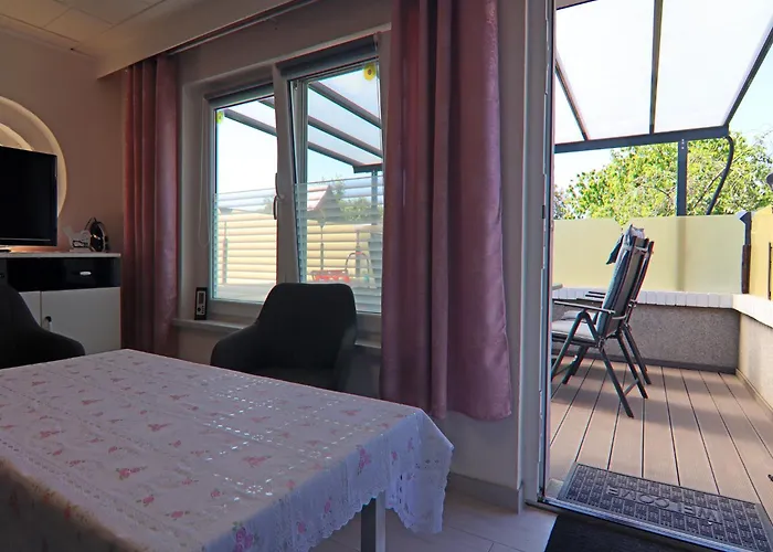 In Mit Terrasse Und Garten Дом отдыха