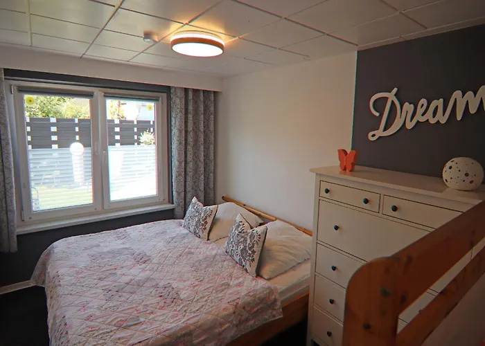 In Mit Terrasse Und Garten